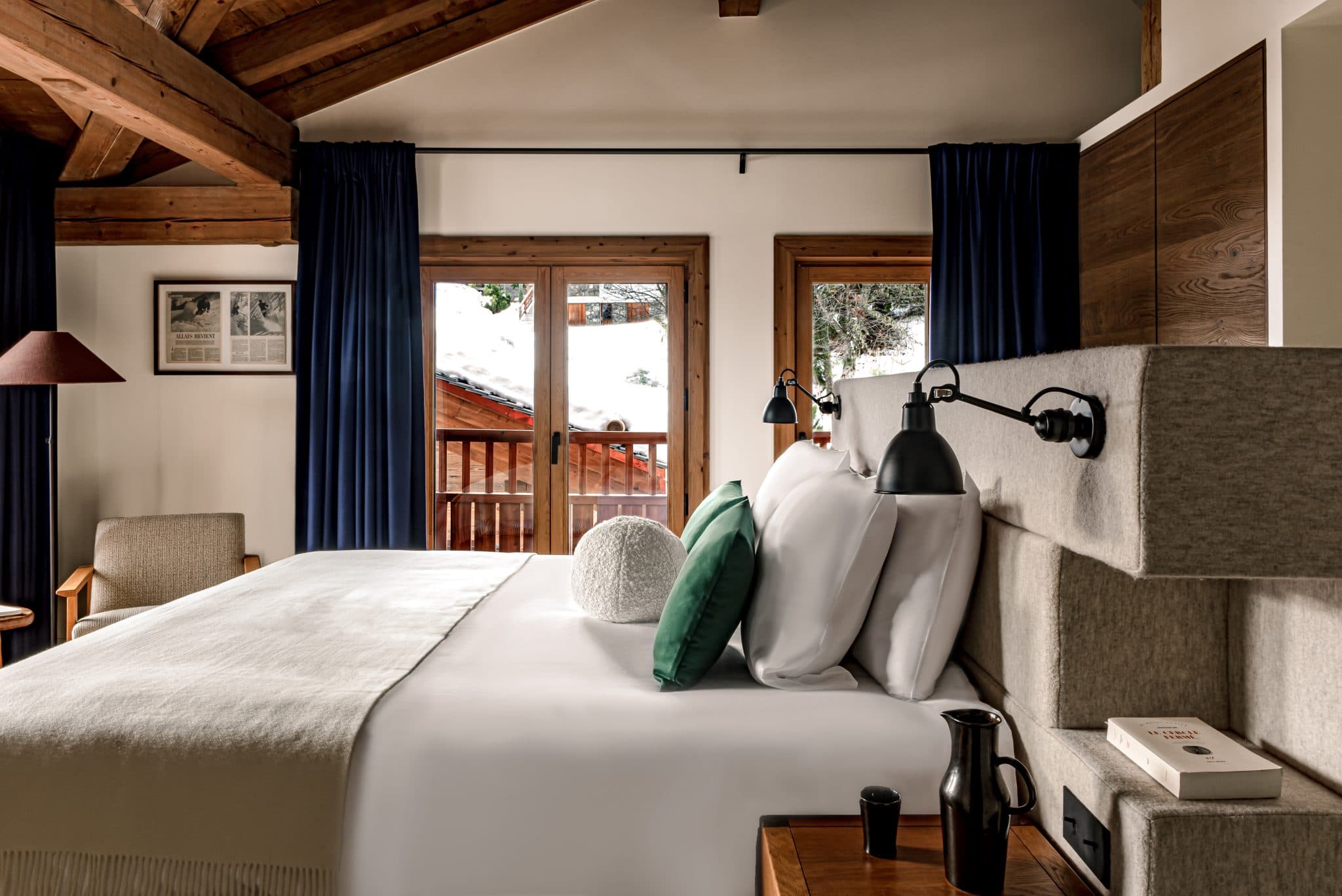 Grande chambre avec un lit de qualité hôtelière au 1550