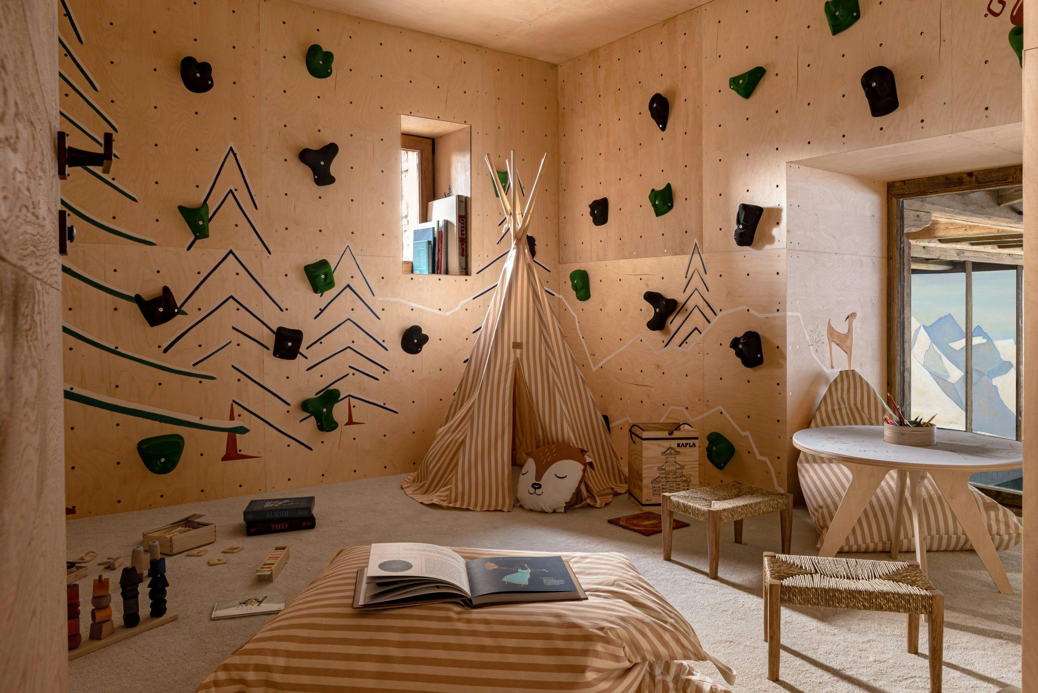 Kid Paradise : playroom for children with toys on the floor at Le 1550