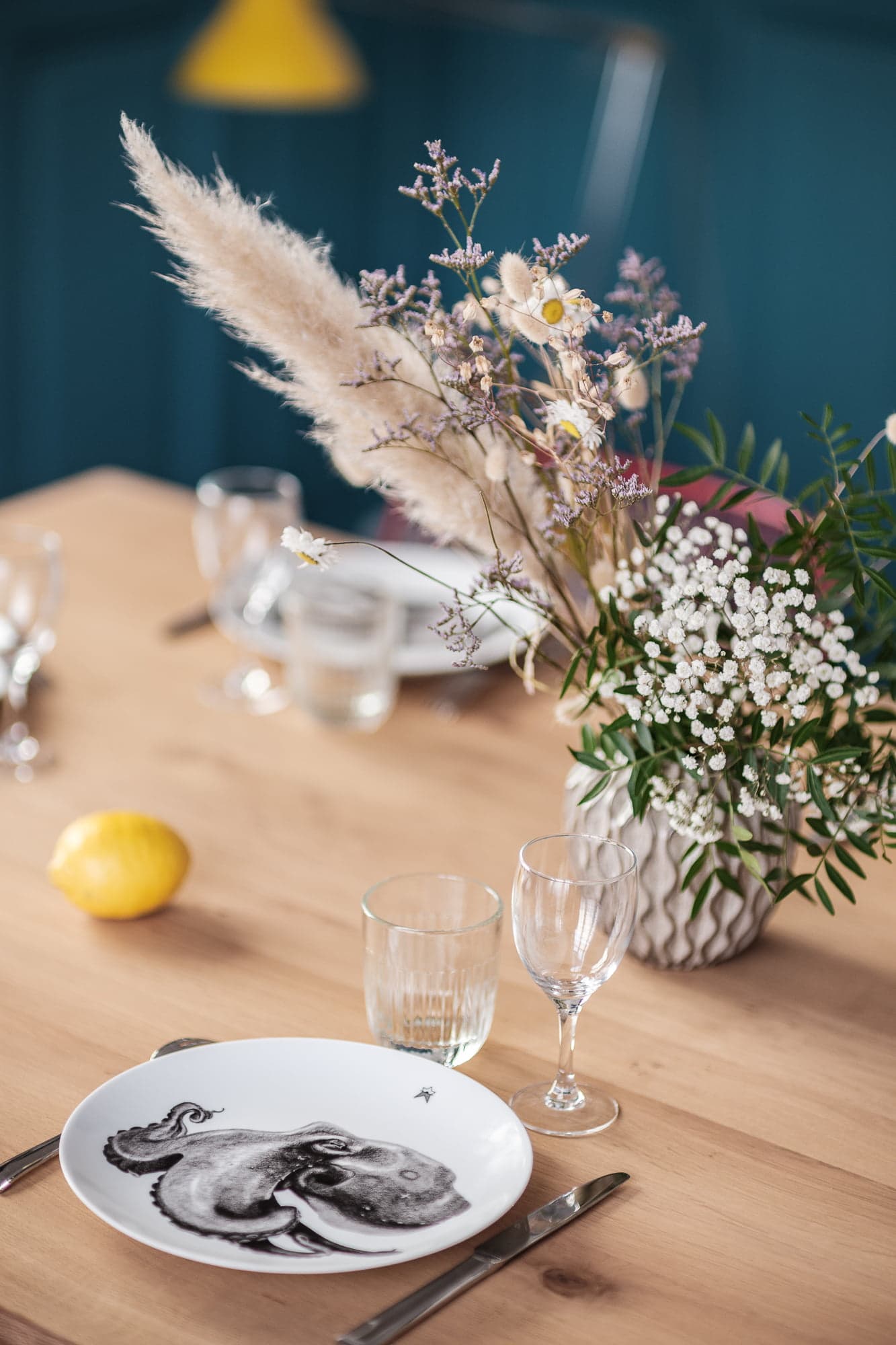decoration de la table, bouquet et dressage