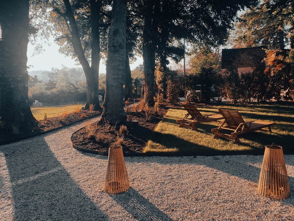 vue sur le jardin ensoleillée