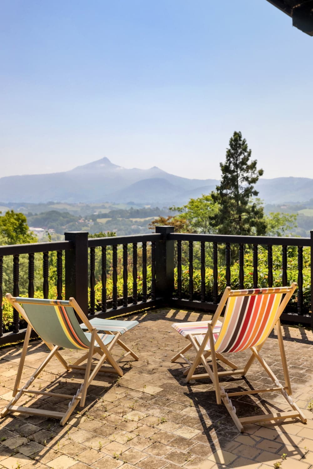 transat sur le balcon, vue sur le domaine