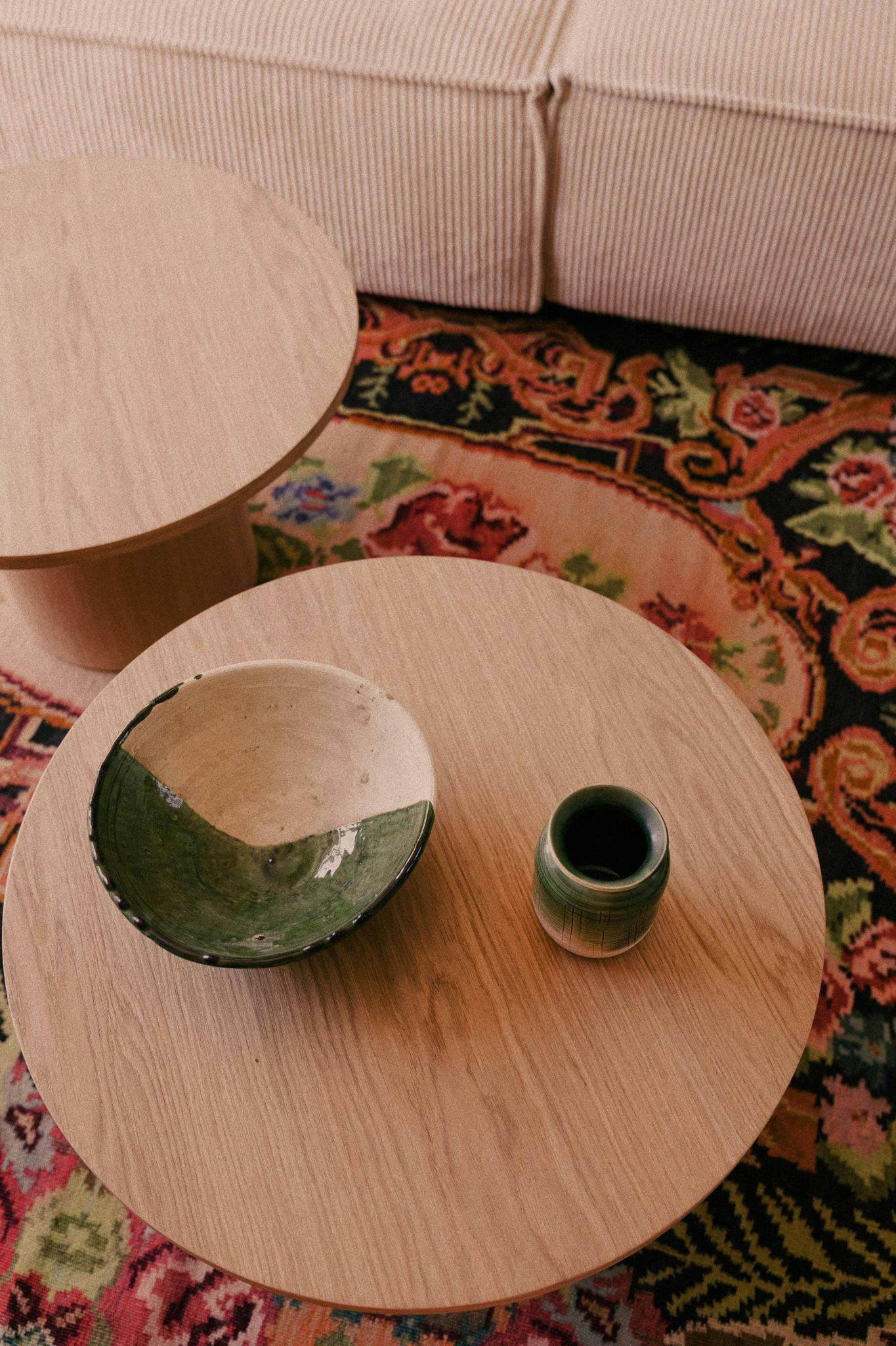 living room decoration, round coffee table in wood and pottery
