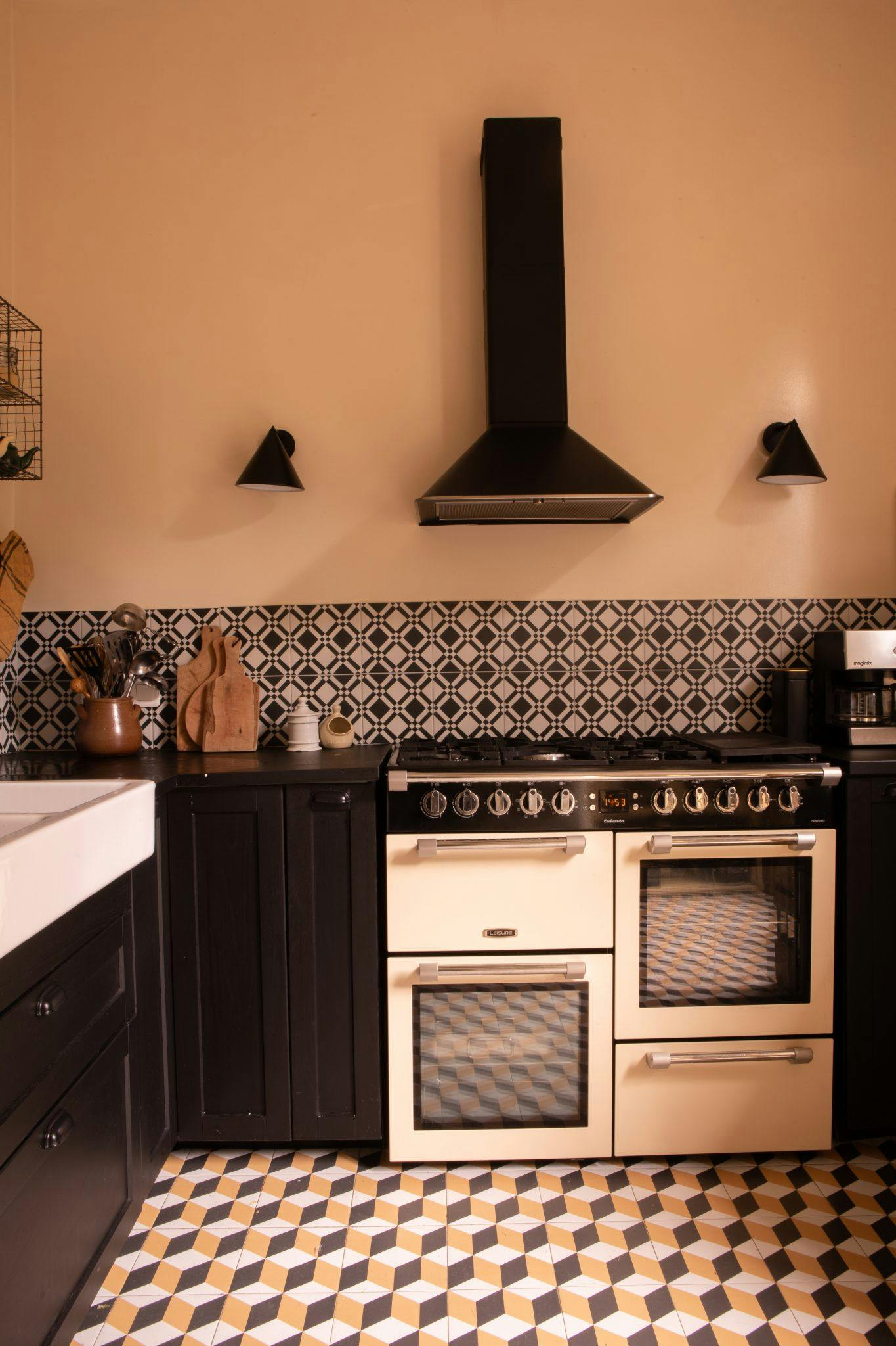 fully equipped tiled kitchen