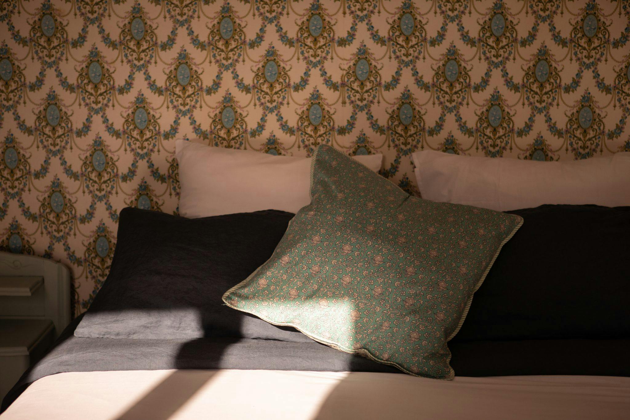 bedroom details, bed and pillows