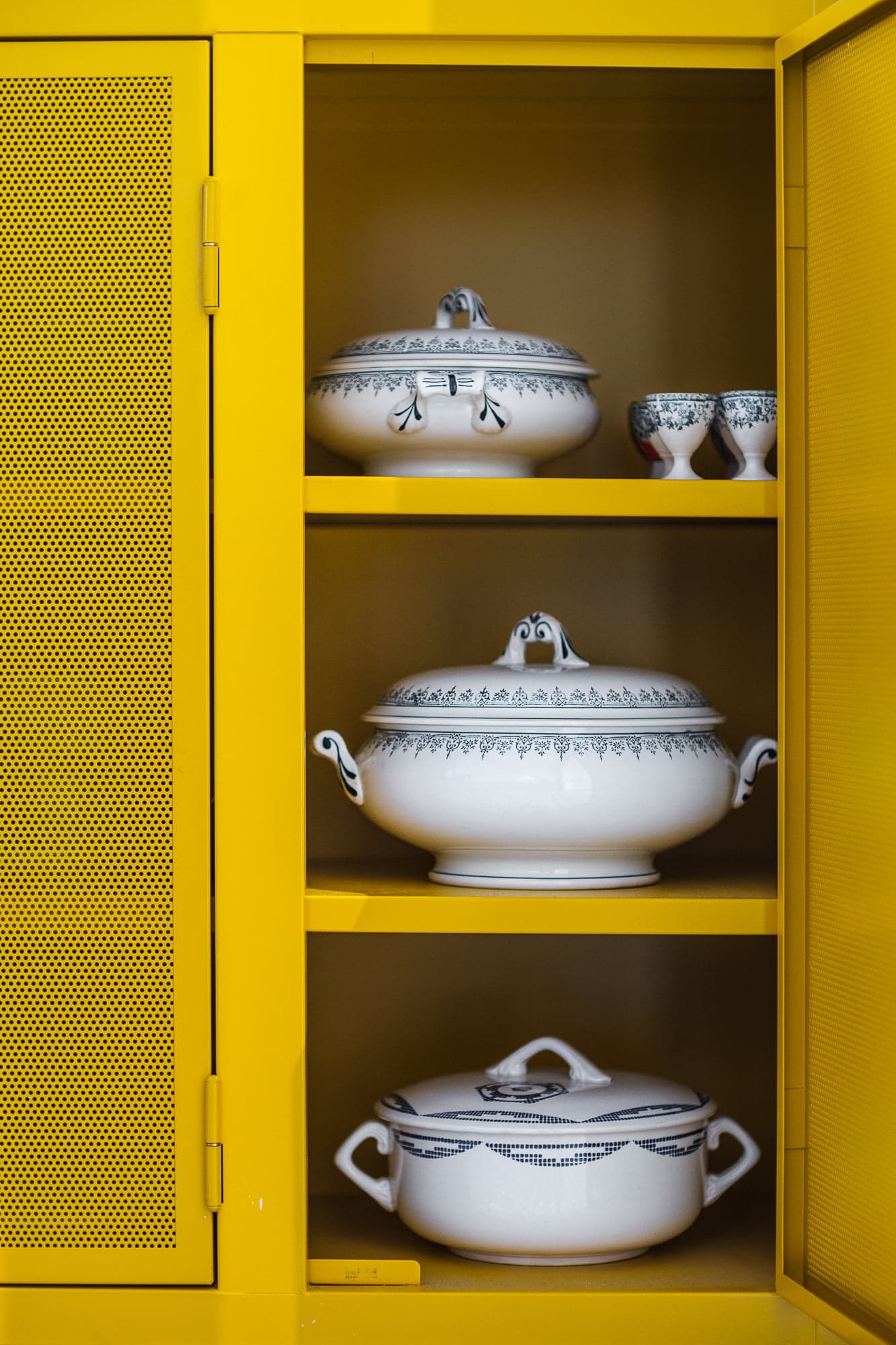 meuble de rangement jaune