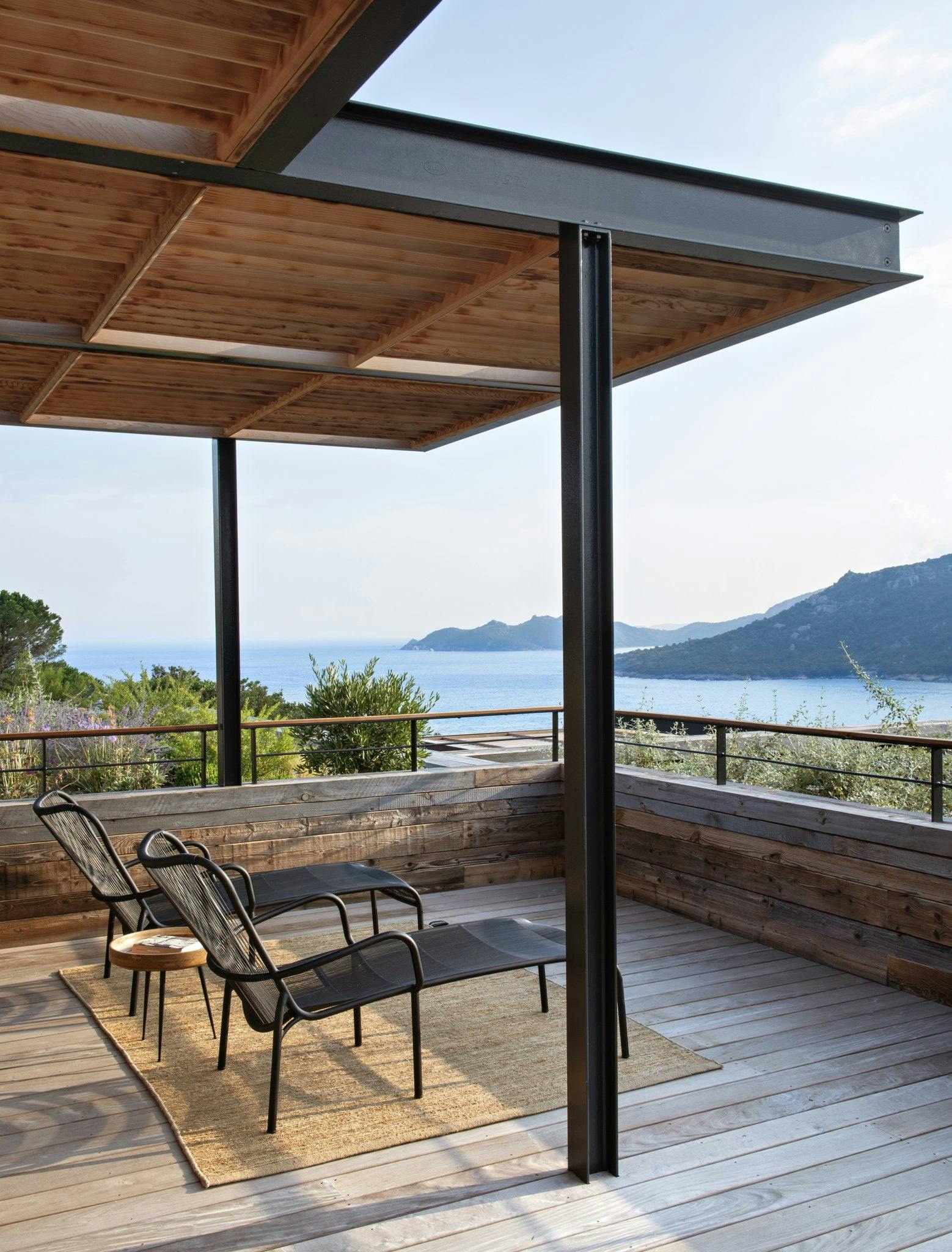 terrasse privative de la chambre, transat avec vue sur la mer