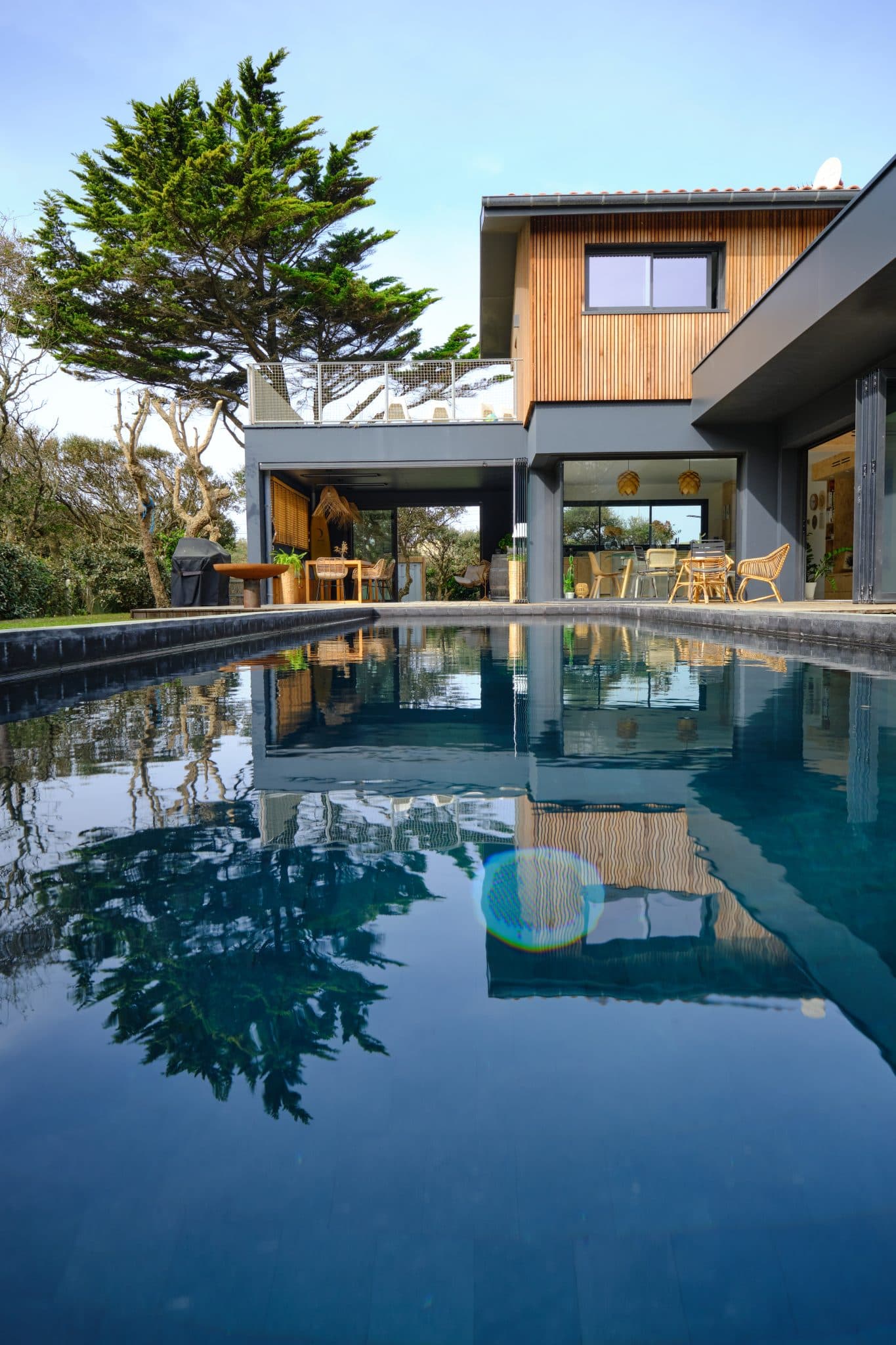 La piscine contemporaine de Villa Arranca. 