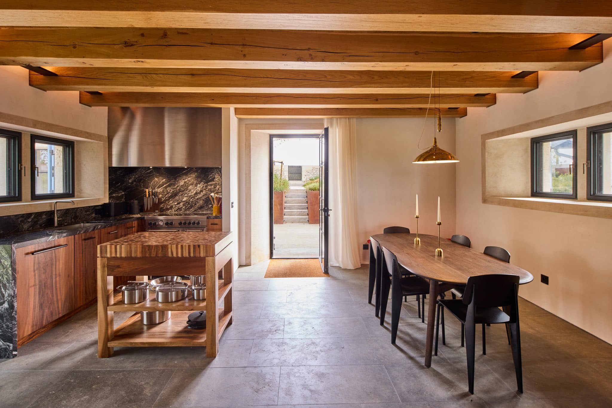 Designer kitchen with 6-person dining table