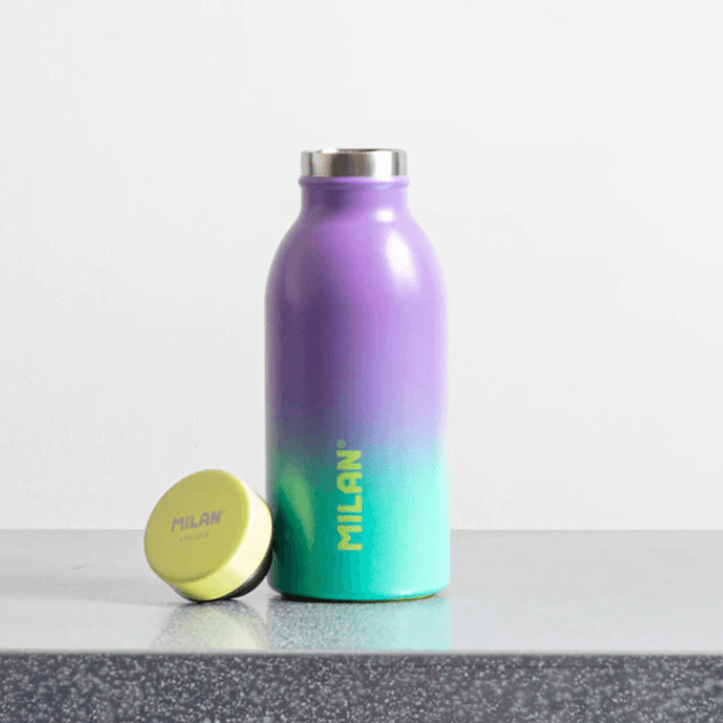 packshot purple waterbottle
