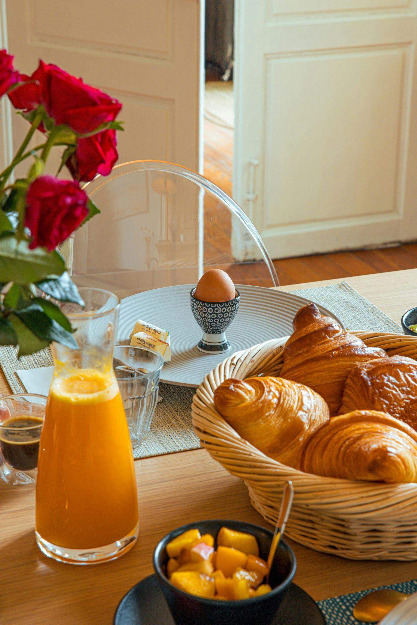  The hearty breakfast at Clos Marcamps: the perfect companion for a day of exploration in Bourgeais.
