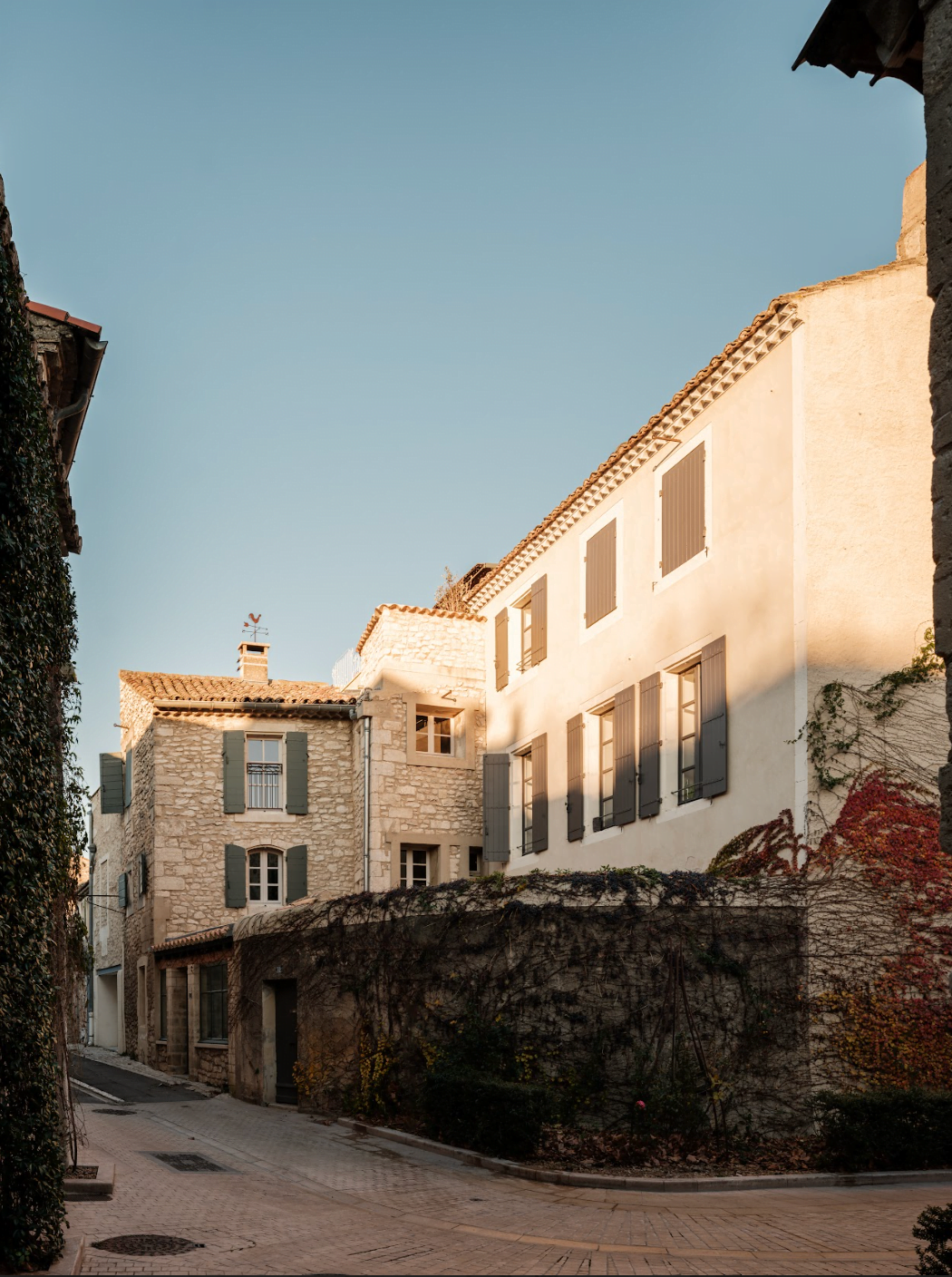 The view from outside of the Maison des Remparts: stone houses.