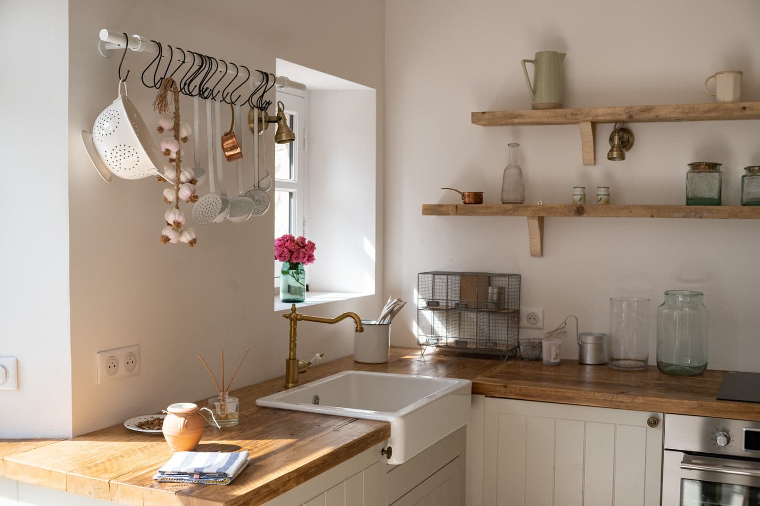 Détail du comptoir en bois de la cuisine