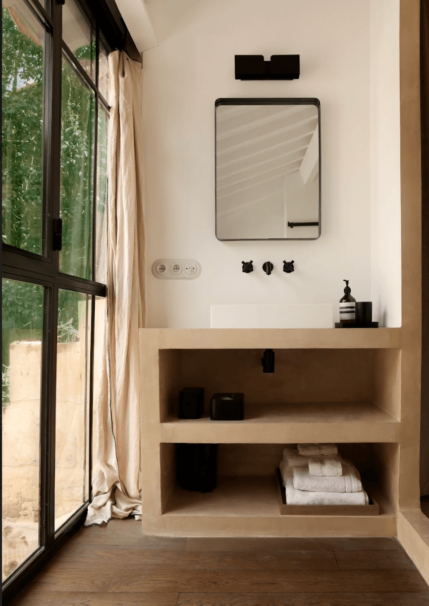 The bathroom of Arles Pool Suite overlooking the pool