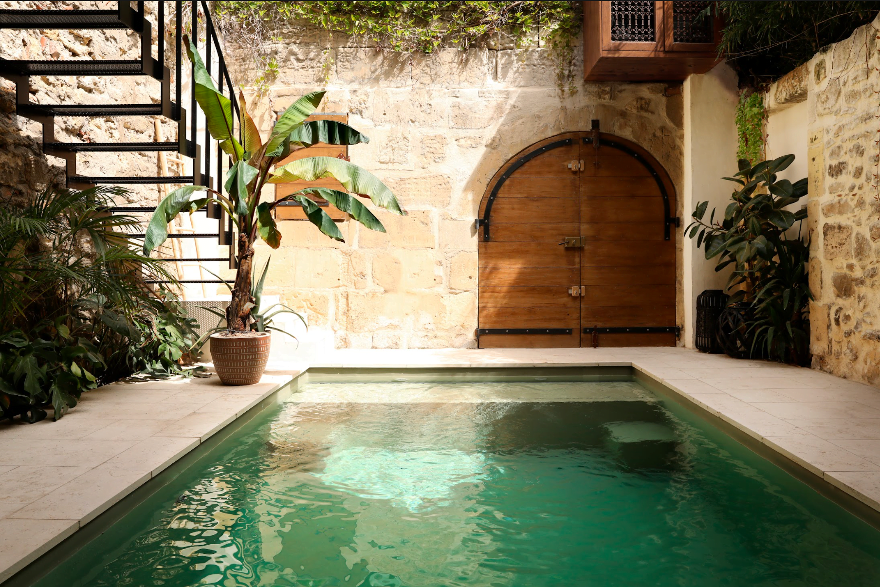The Pool Suite in Arles, a pool house in the heart of the city