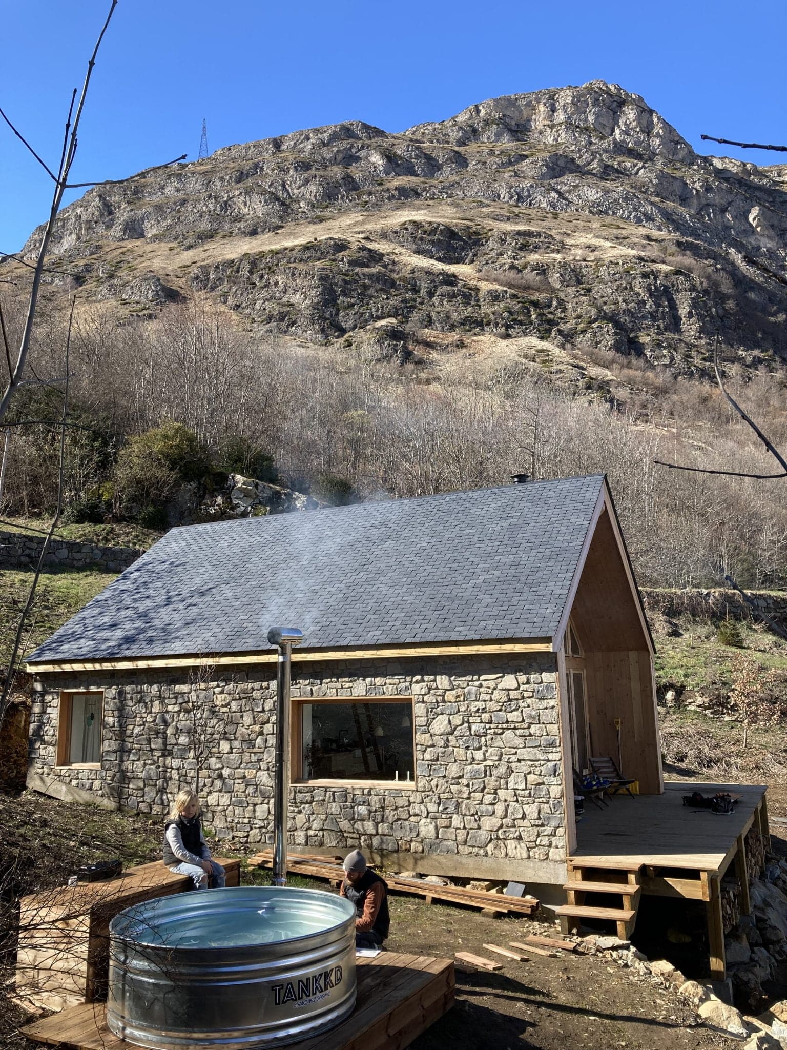 The outdoor Nordic bath of La Maison Refuge
