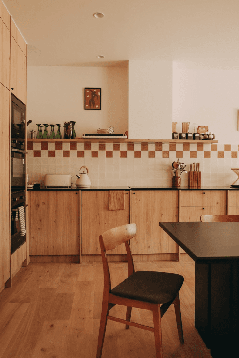 Seventies vibes in the kitchen. 