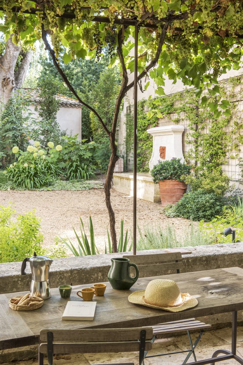 Petit-déjeuner à la fraîche à Mas le Gaudre. 