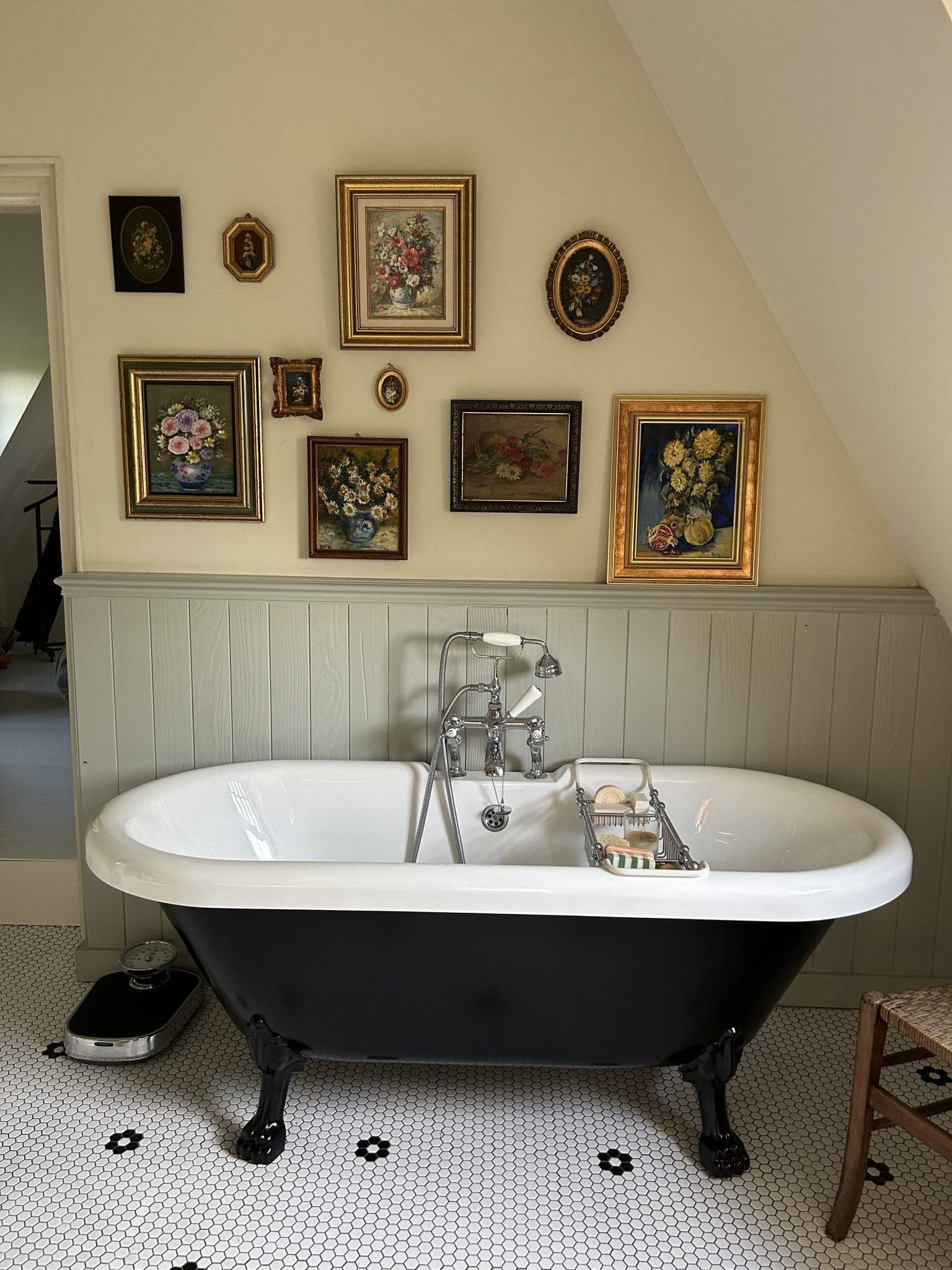 The bathtub in the bathroom