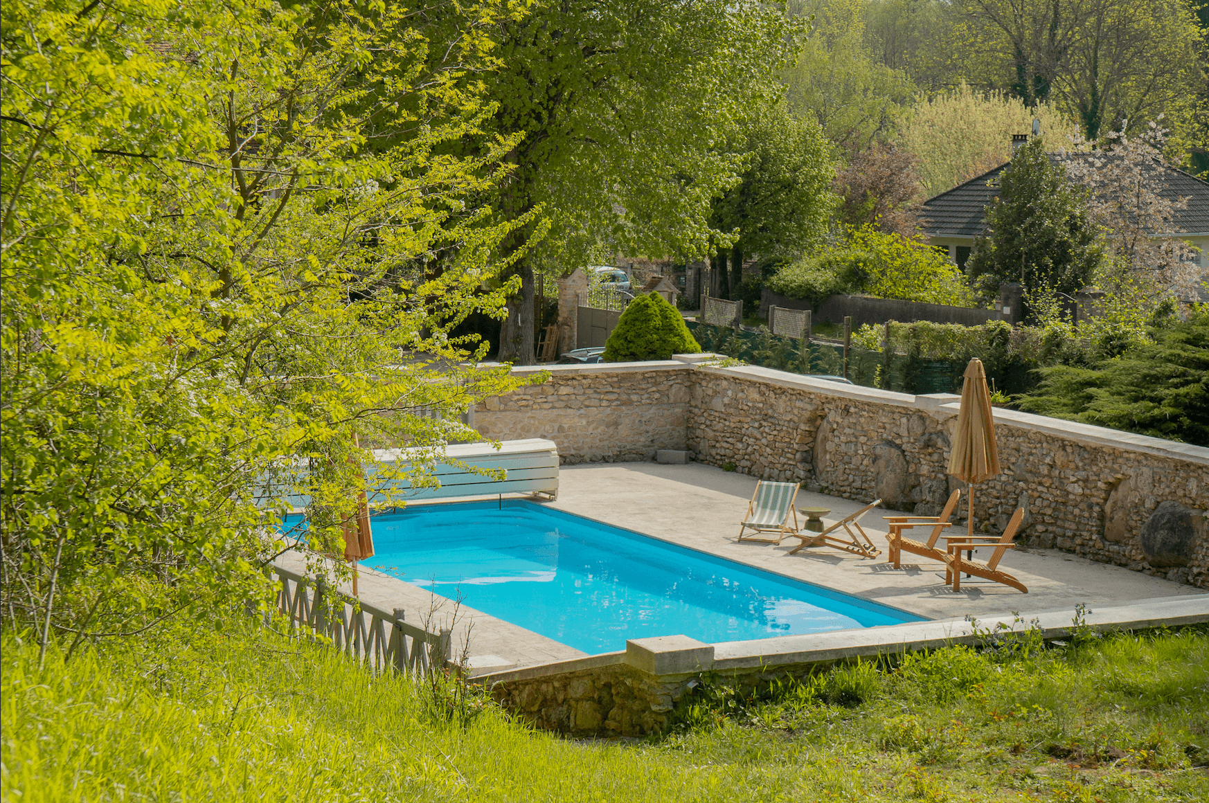 La piscine de La Source dans le jardin