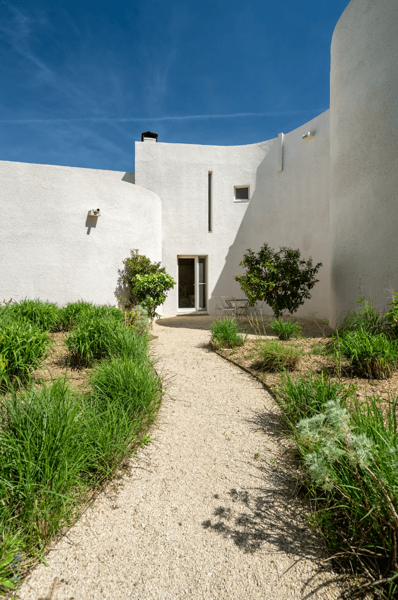 Path leading to the entrance of the villa, bushes