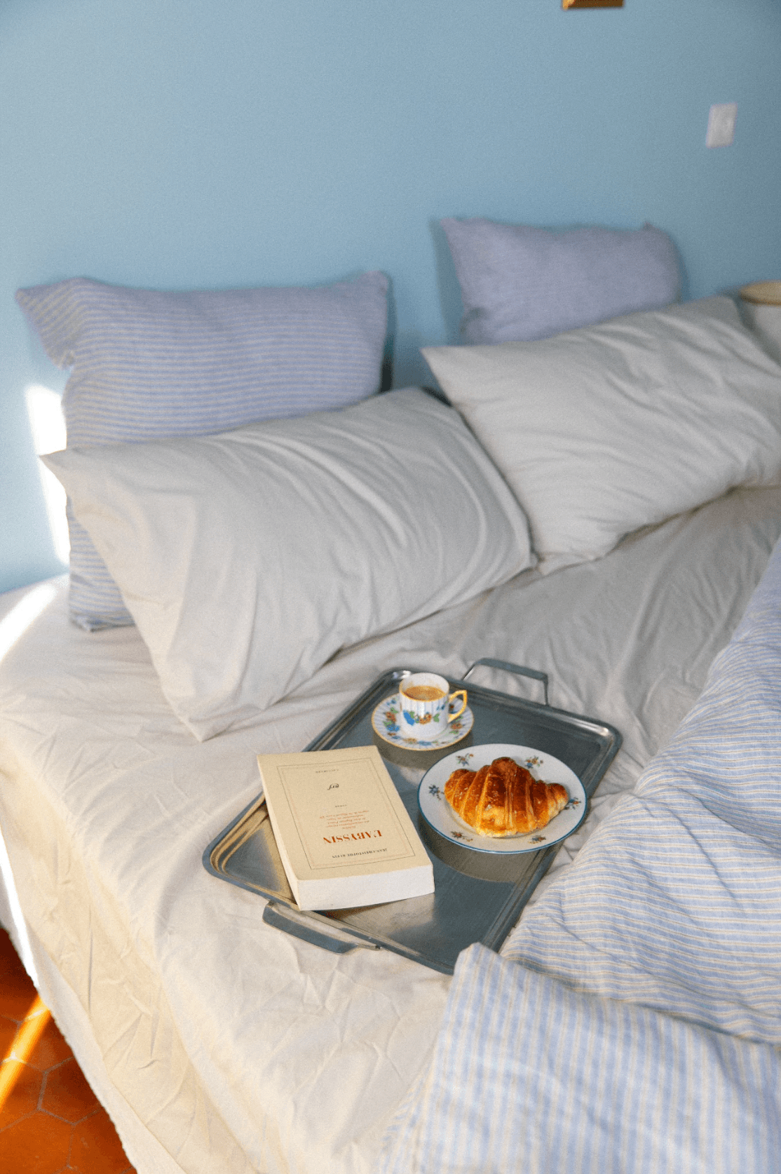 Breakfast in bed at Villa Medjé. © Agathe Hernandez