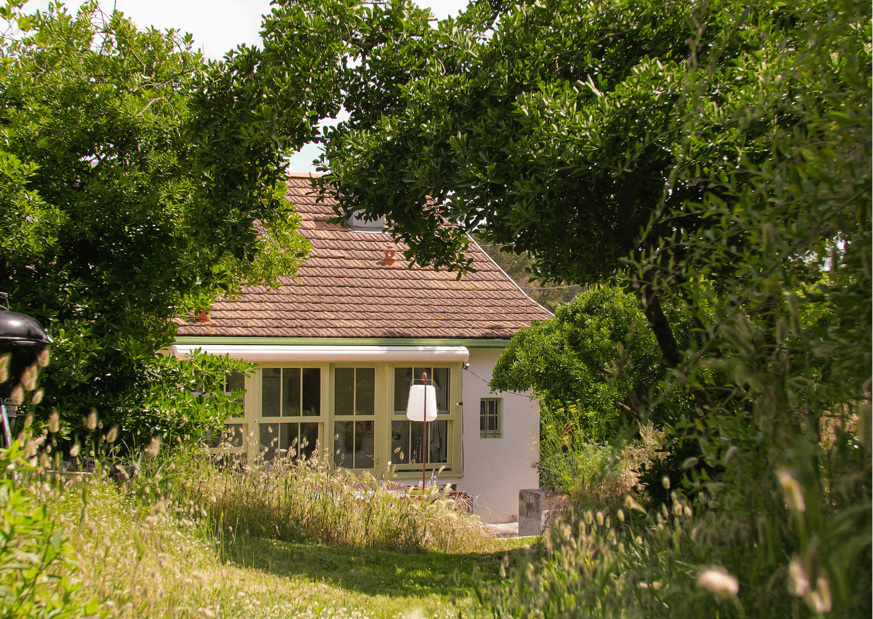 View of the villa's entrance from the garden