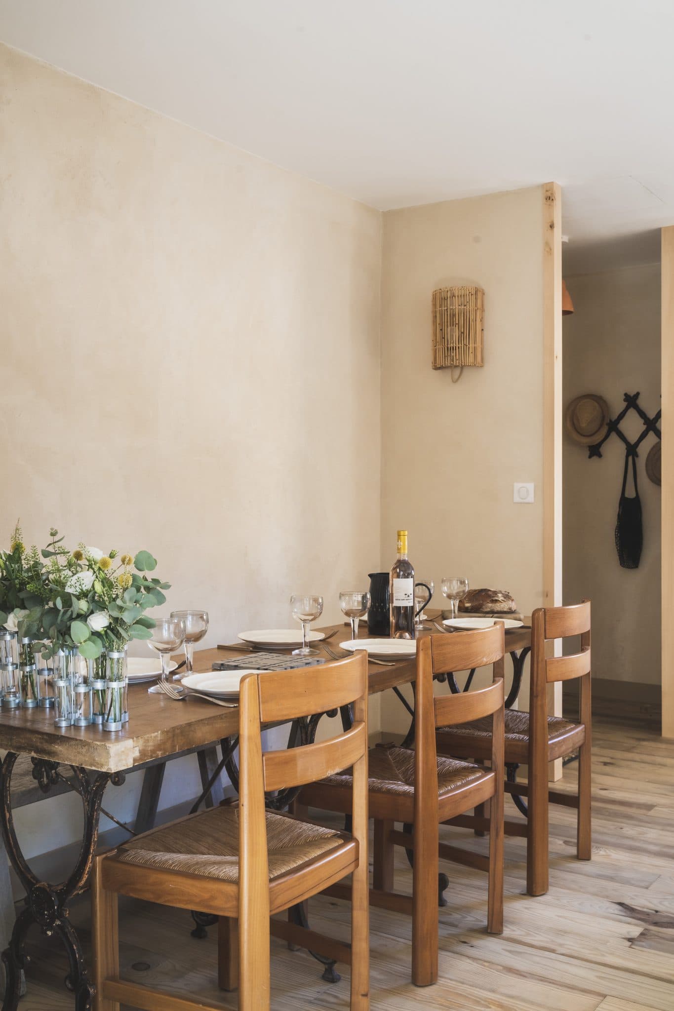 Table à manger et chaises en bois