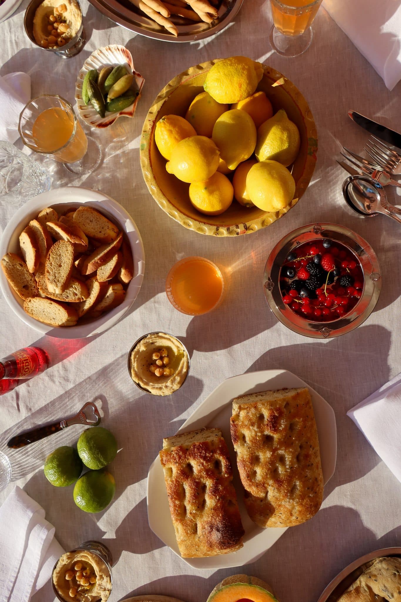 Sunny breakfast at Villa Cosima. © jaifaim