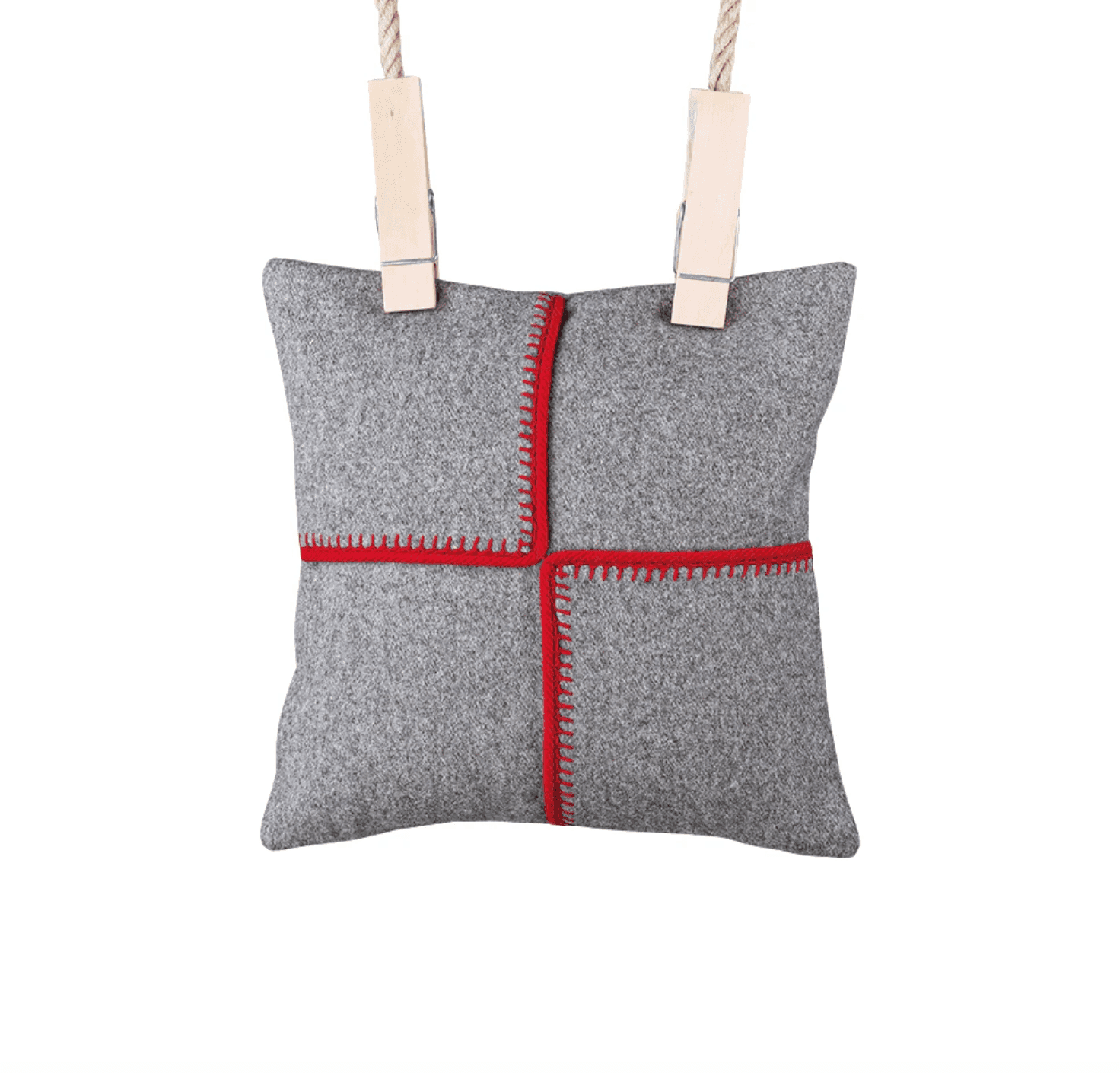 Coussin gris et fil rouge Arpin