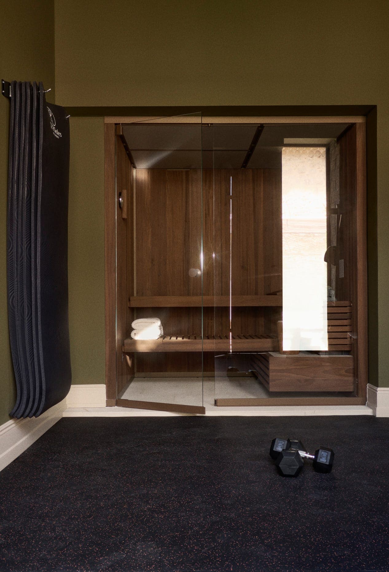La très chic salle de sport et son sauna. 