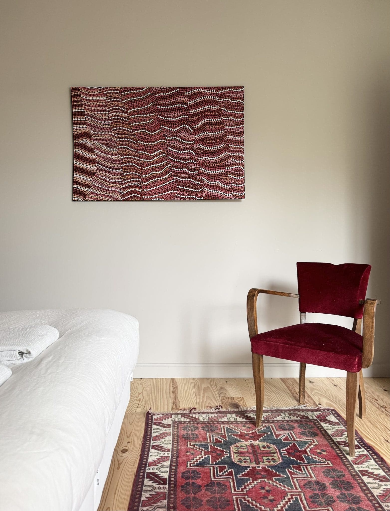 On the wall of one of the bedrooms, a painting created by Vincent.