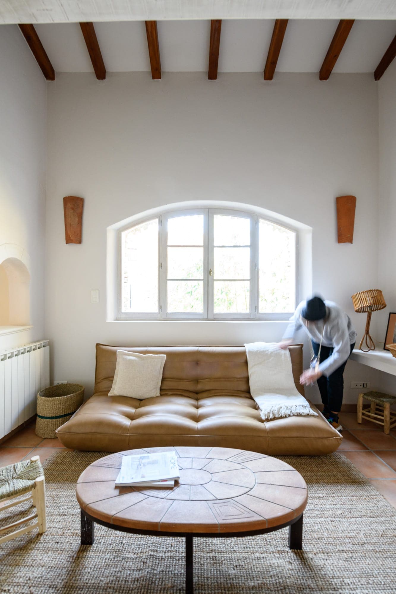 A living room that is half design, half Provençal. © L. Melone