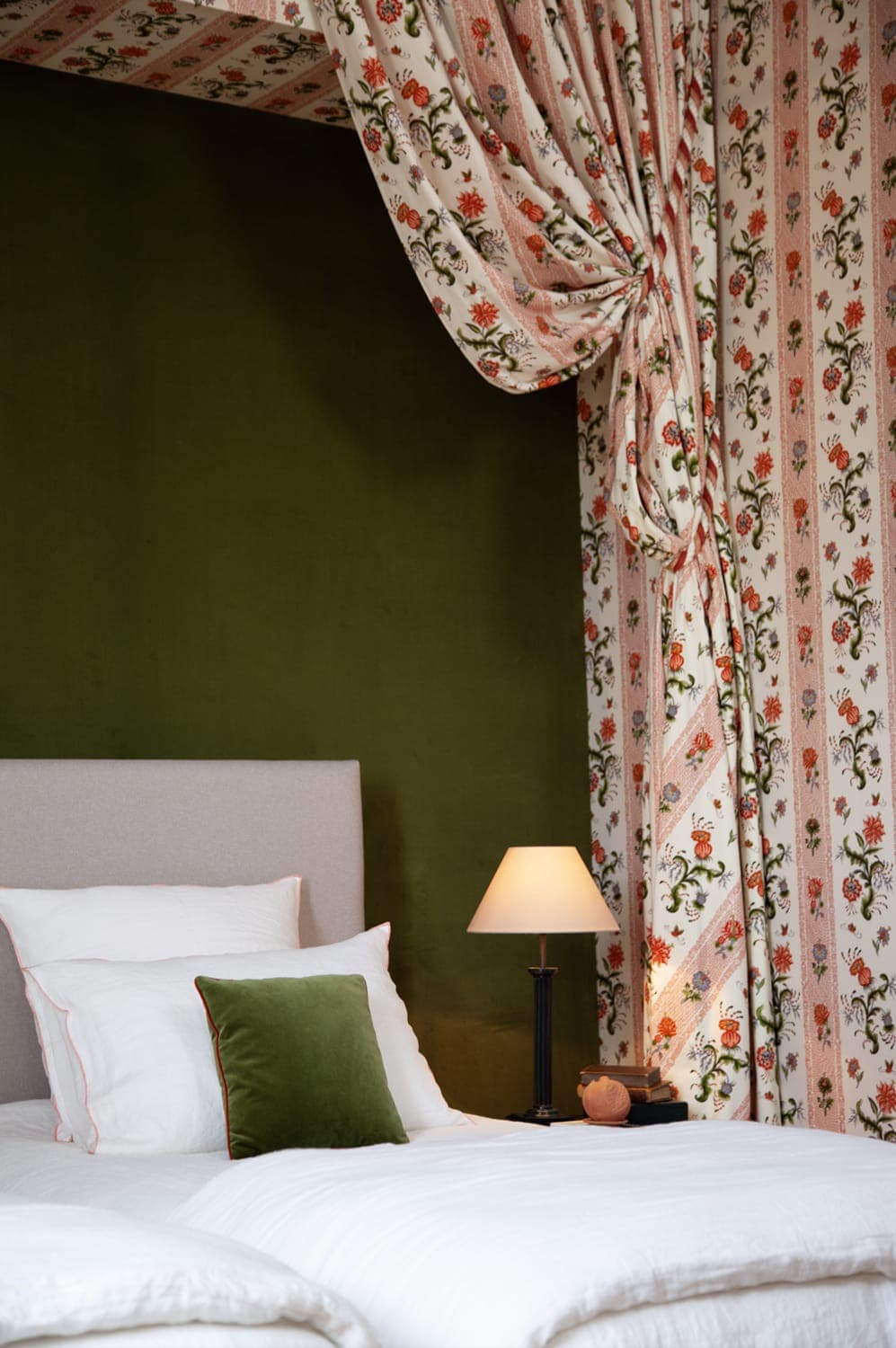 Rubelli fabrics adorn the ten rooms of the château.