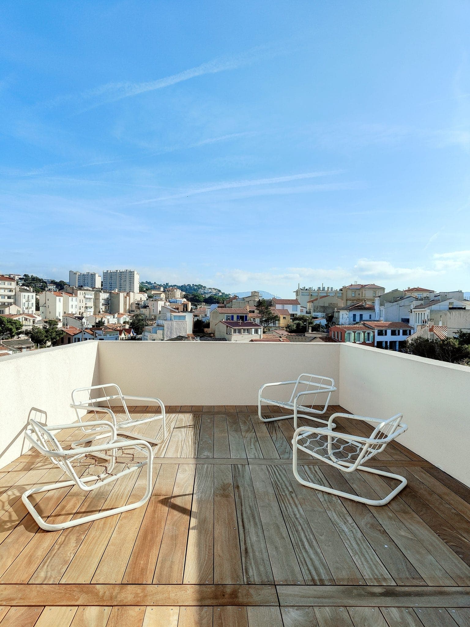 The summer lounge: a perfect spot to soak up the sun and admire the view.