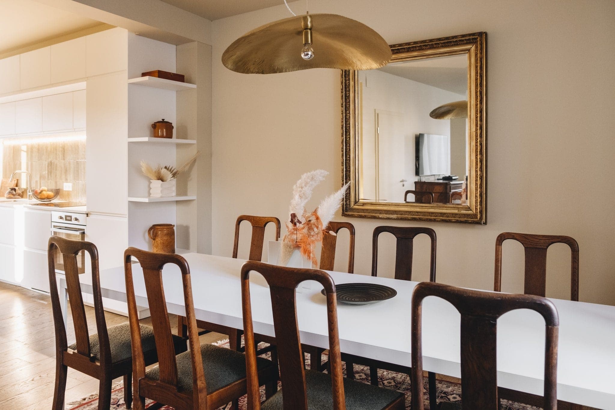 The dining-kitchen area.