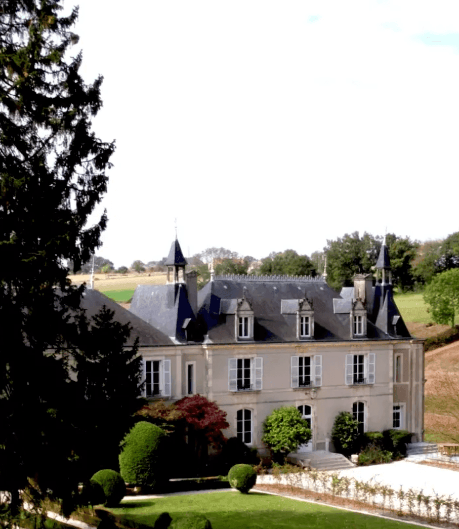 Cap sur le Château La Monge. 
