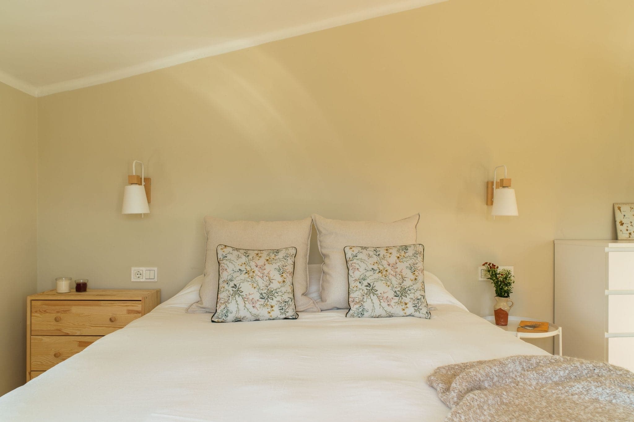 Even in the bedrooms, the sun filters through.