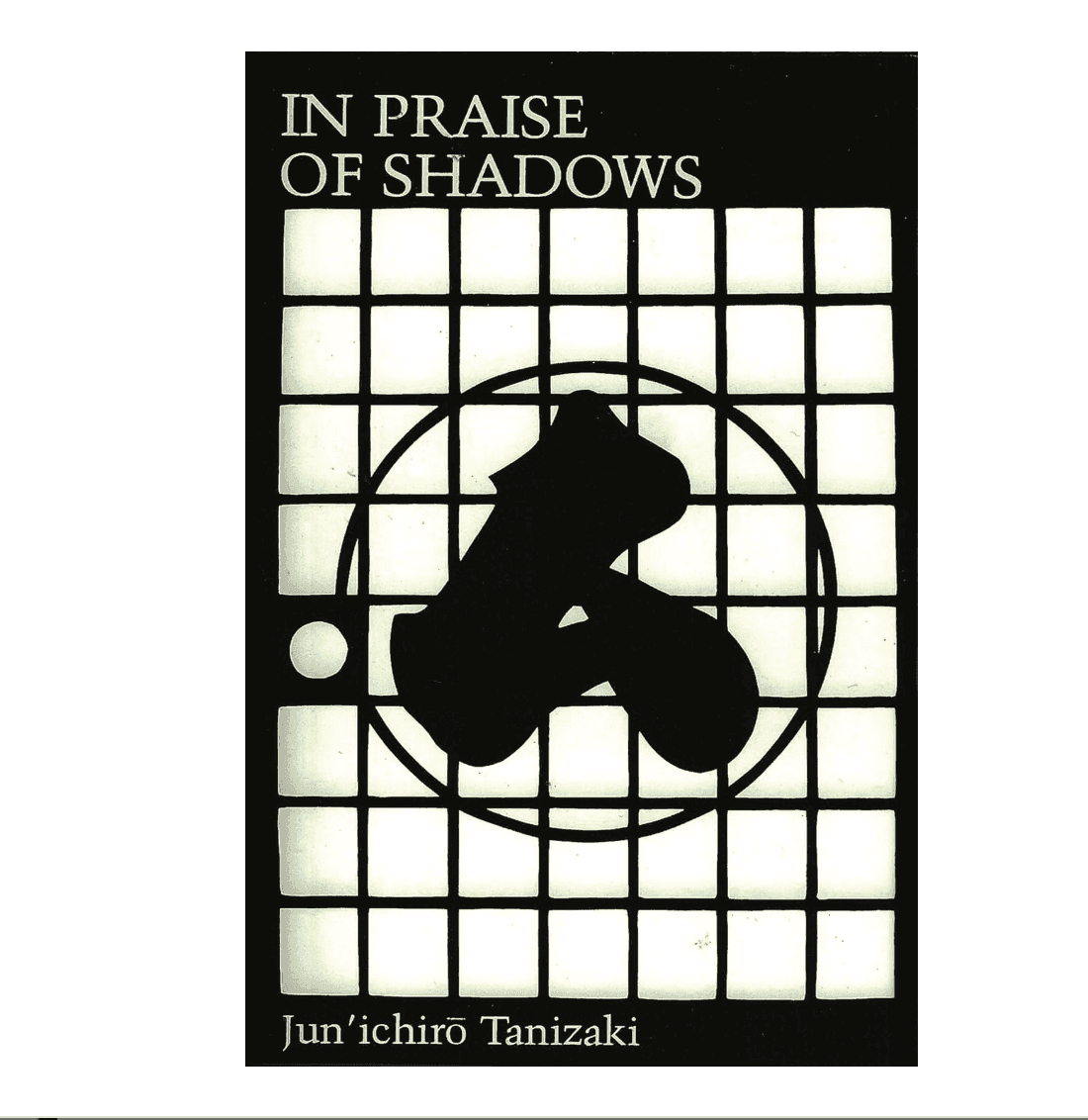 Couverture du livre « In Praise of Shadows » de Jun'ichirō Tanizaki, représentant la silhouette d'une théière japonaise traditionnelle sur un fond d'écran shoji en forme de grille en noir et blanc.