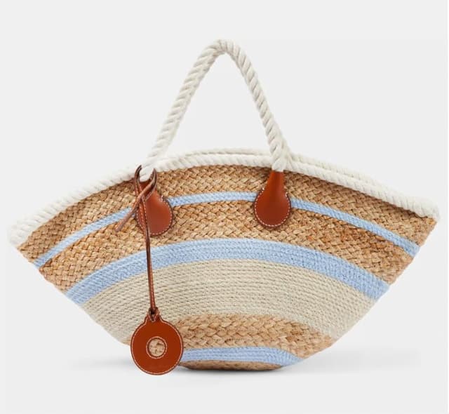 Packshot du cabas Beach Mini de Loro Piana, en matières naturelles, le compagnon idéal des vacances d’été