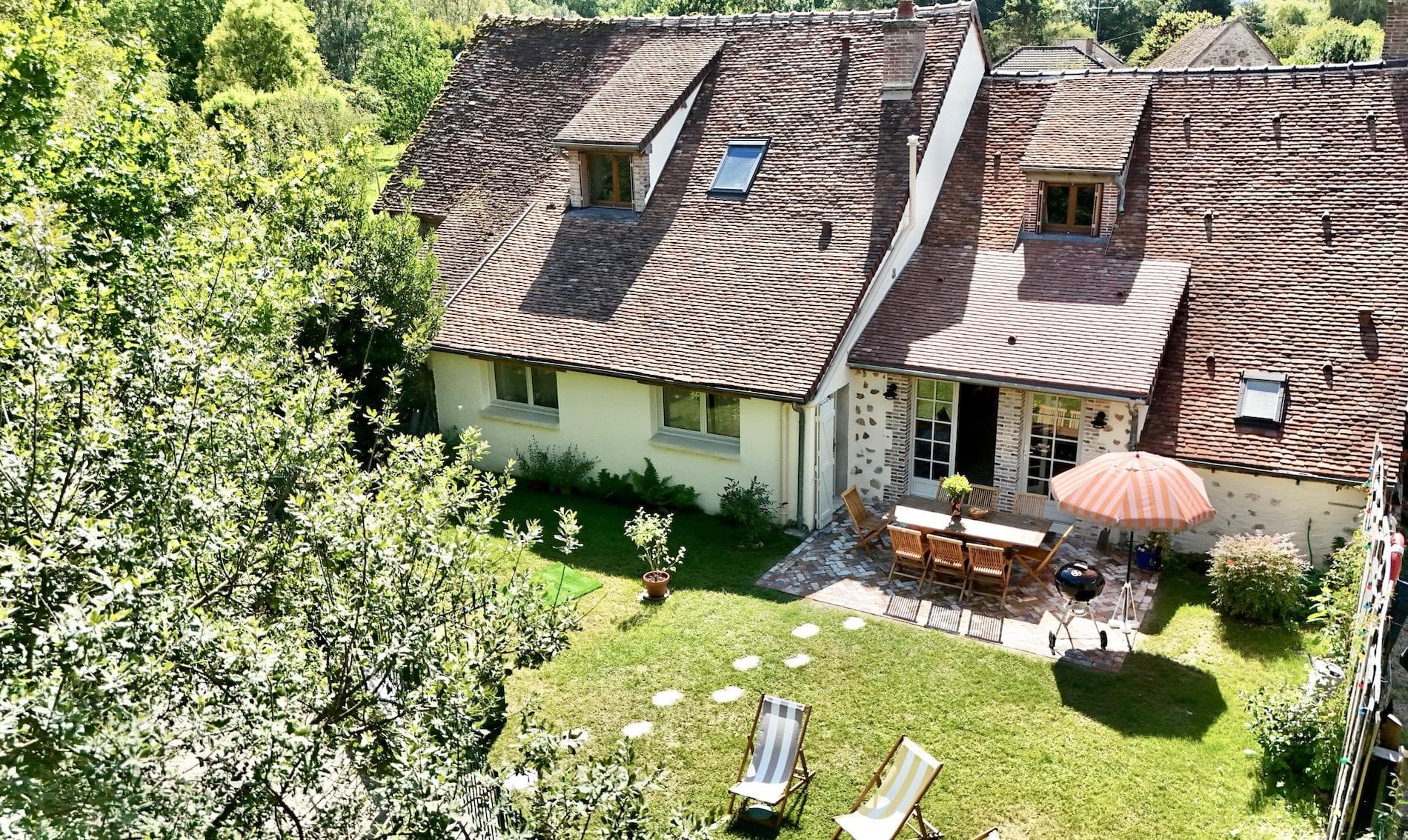 Dès que le soleil pointe le bout de son nez, on vit au fil de l'eau.