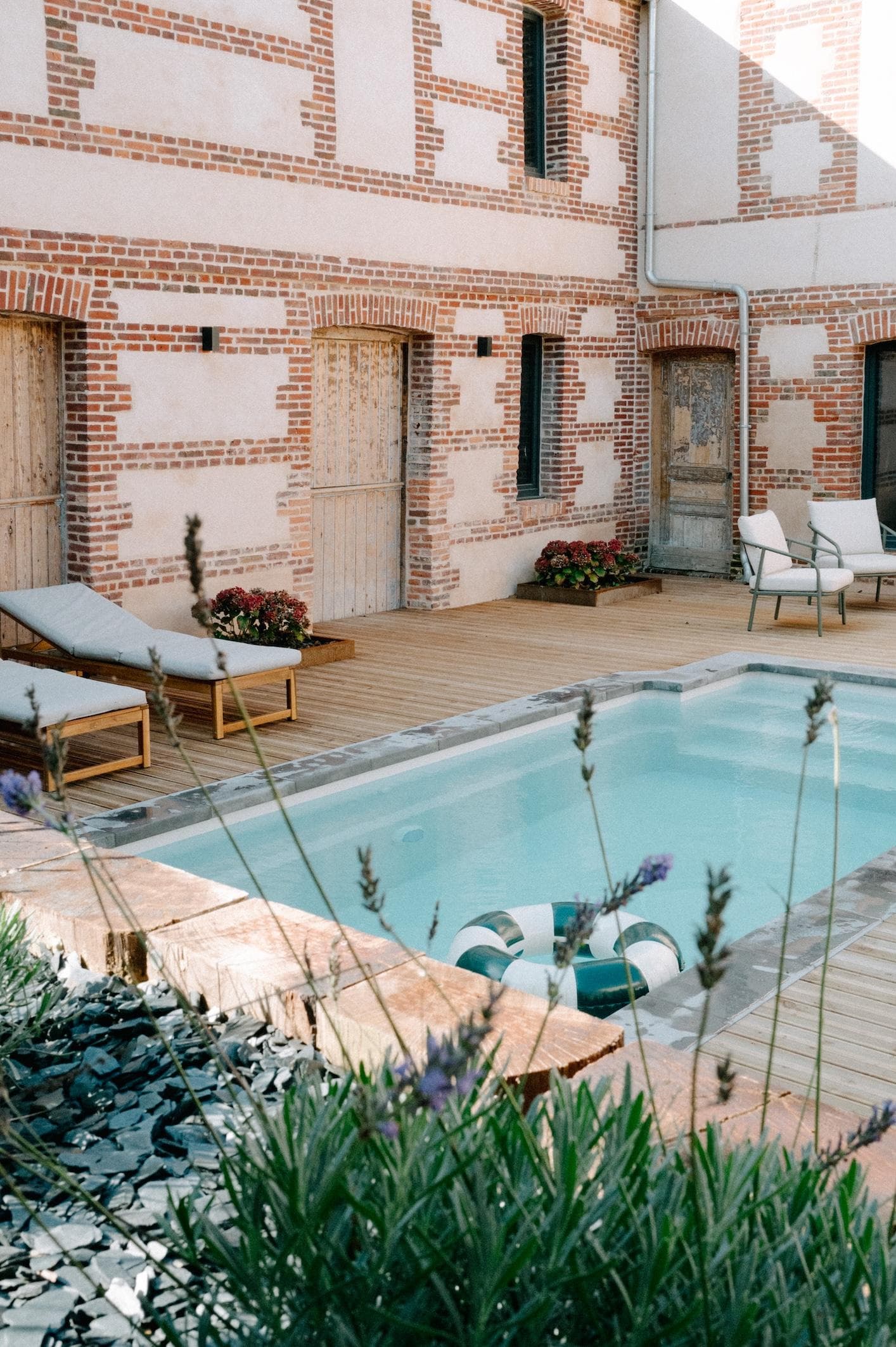 In the courtyard, you can enjoy the pool. © Marie Guillaume