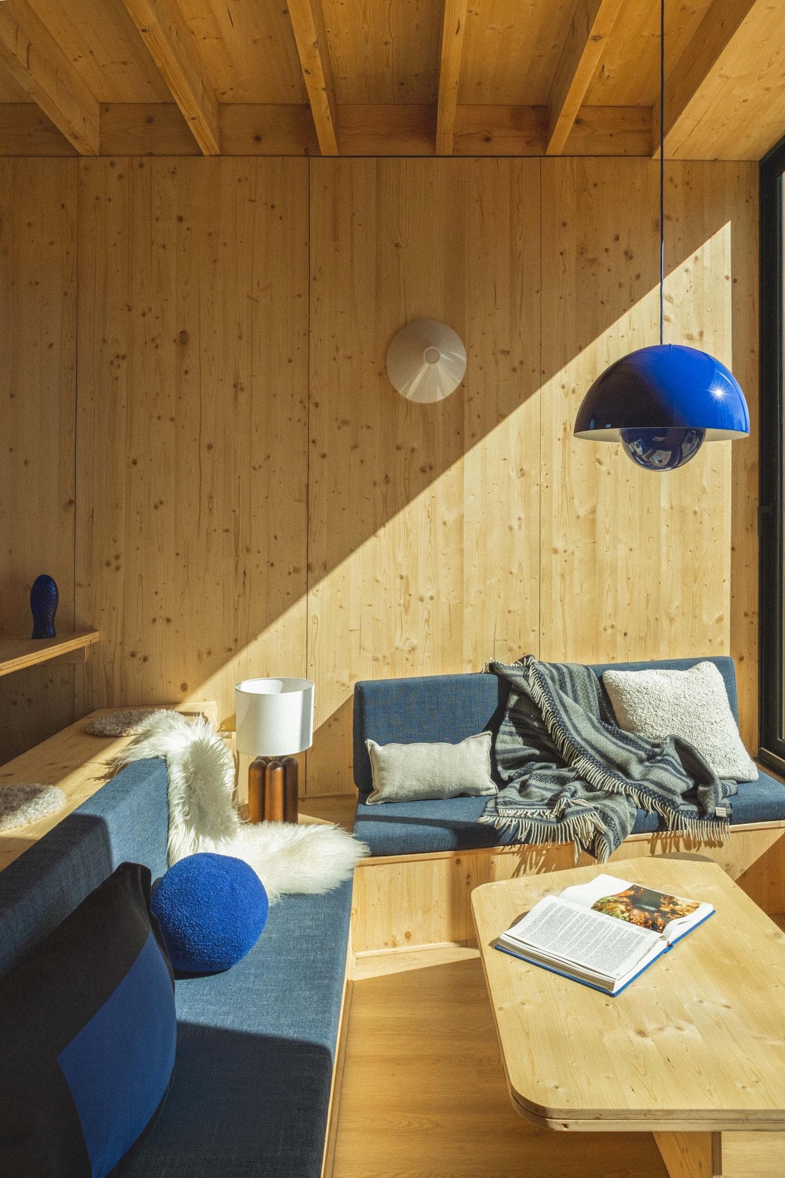 Le salon de la Bicoque Bleue. © Pauline Azur