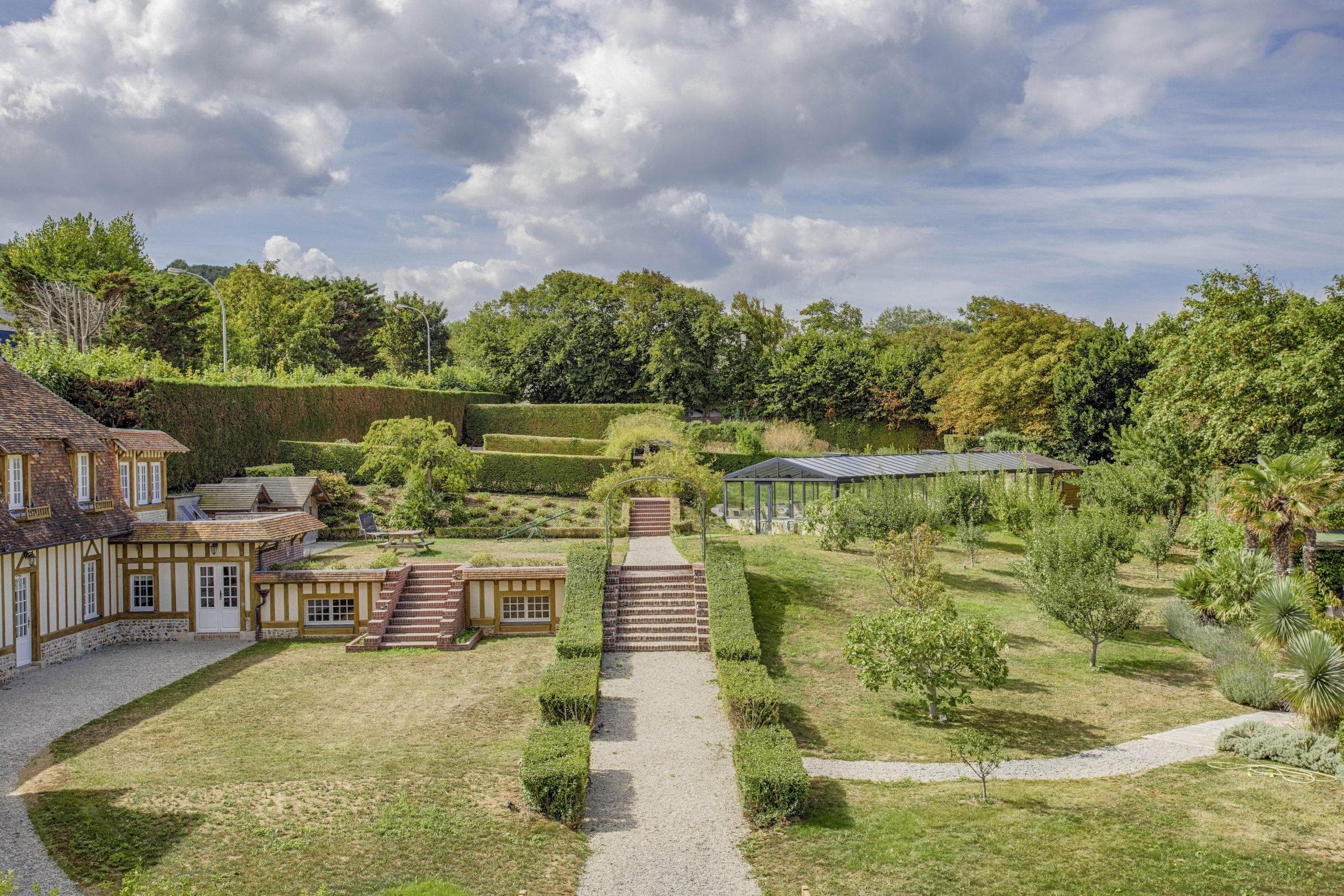 A two-hectare garden, an ideal playground for both children and adults alike