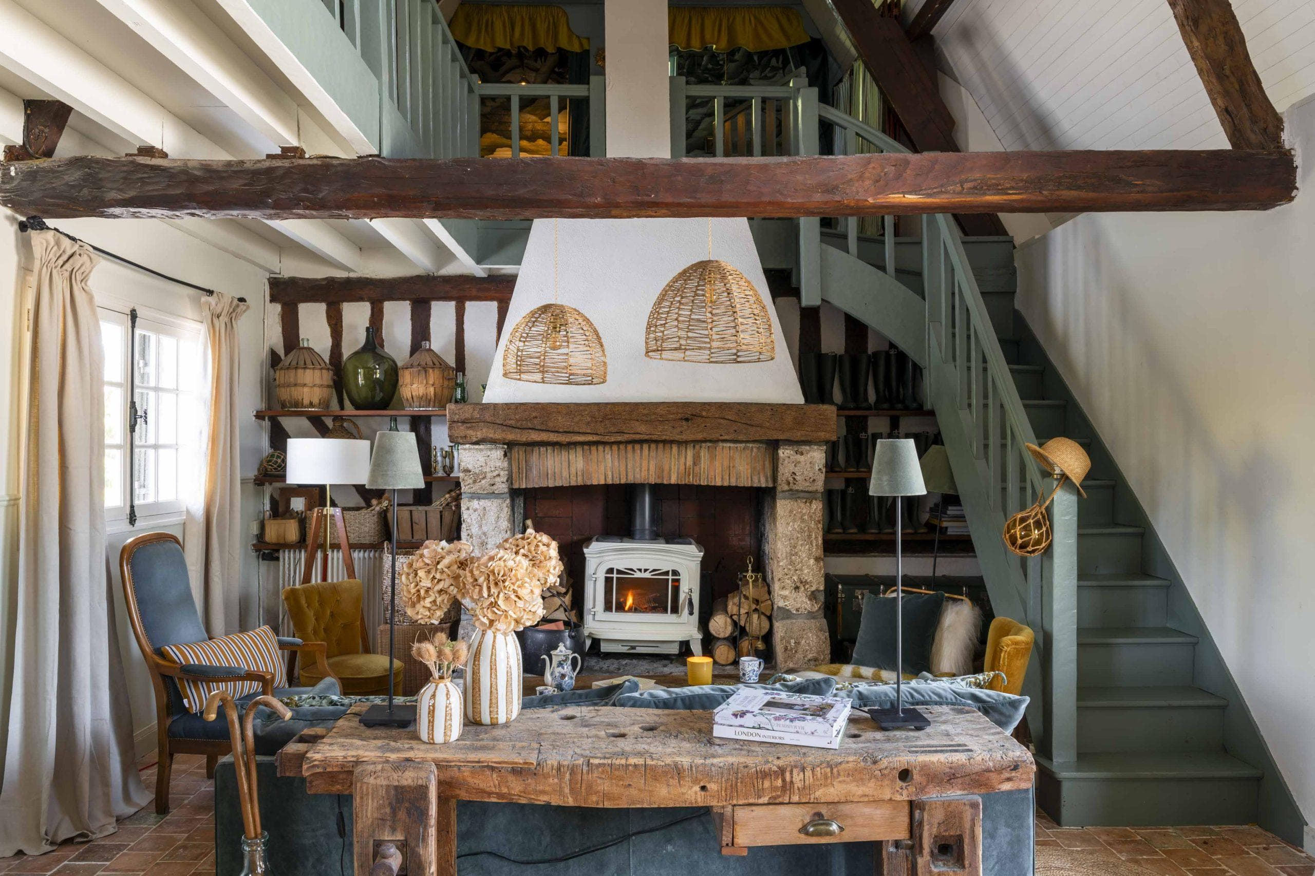 The charming living room of La Roquerie.