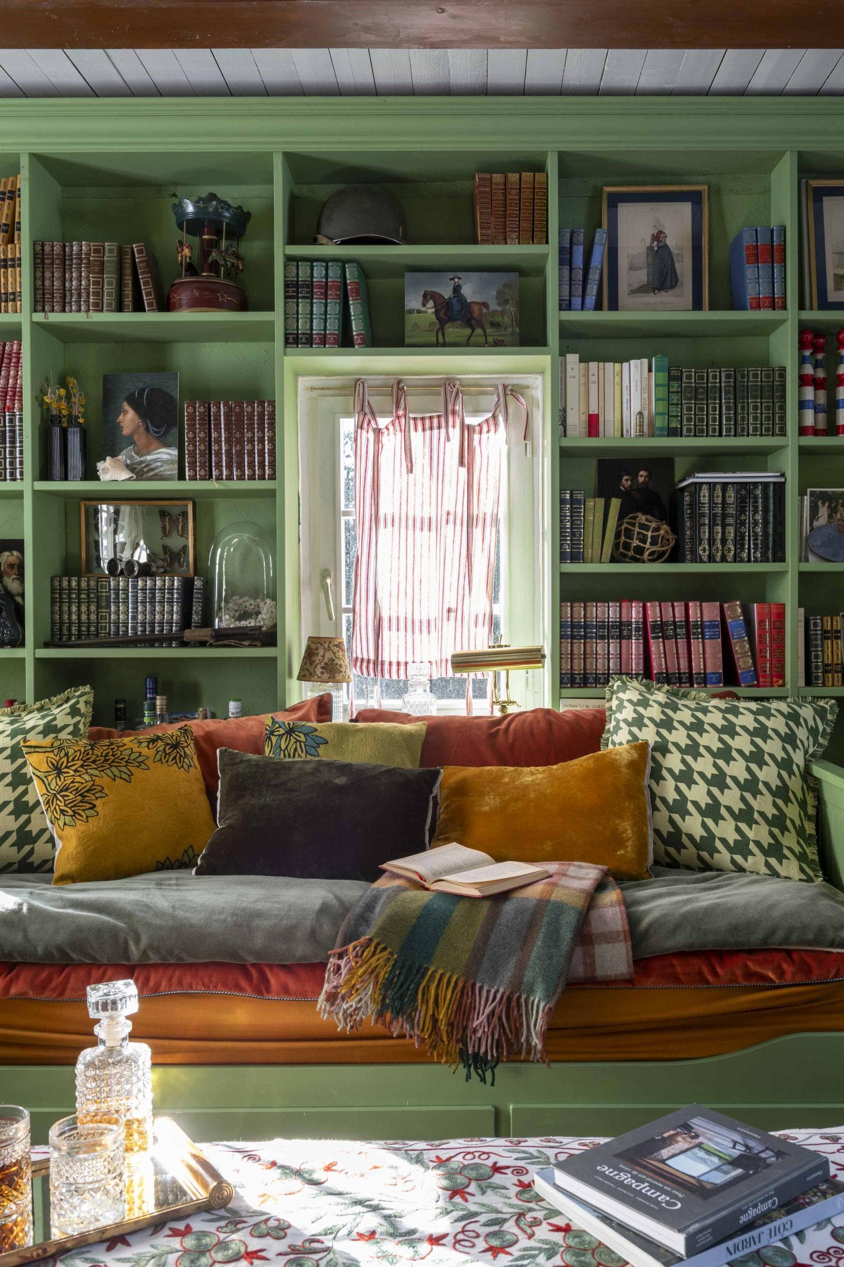 The cozy lounge at La Roquerie.