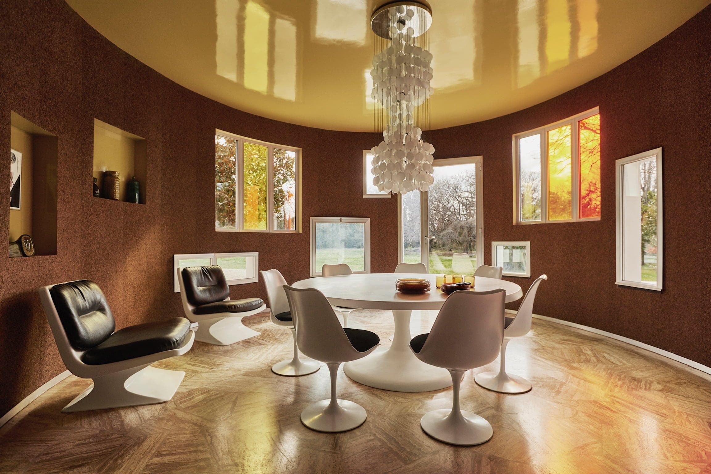 La salle à manger design de la Villa Benkemoun.