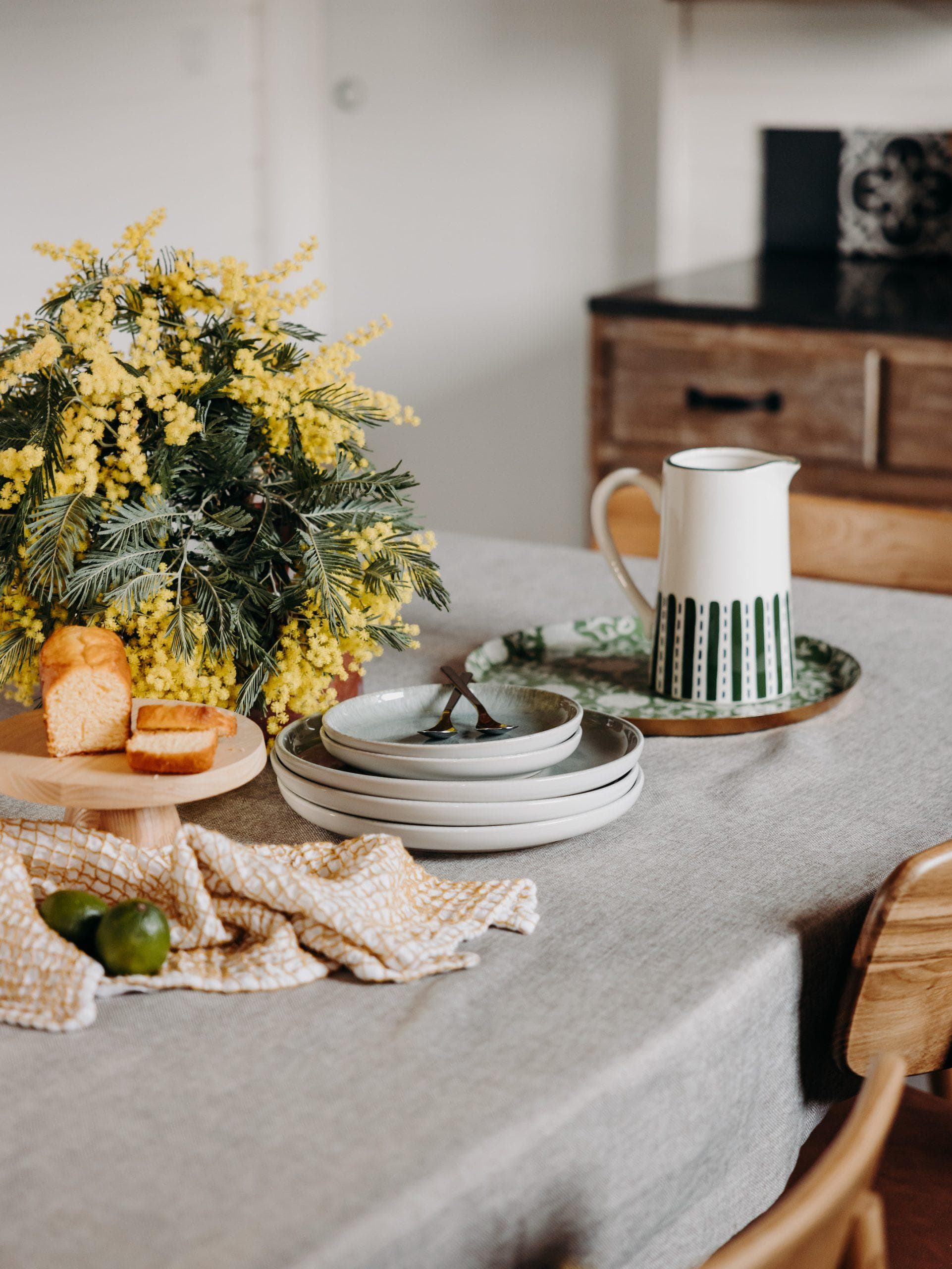 Petit-déjeuner fleuri à la Villa Sixtine.