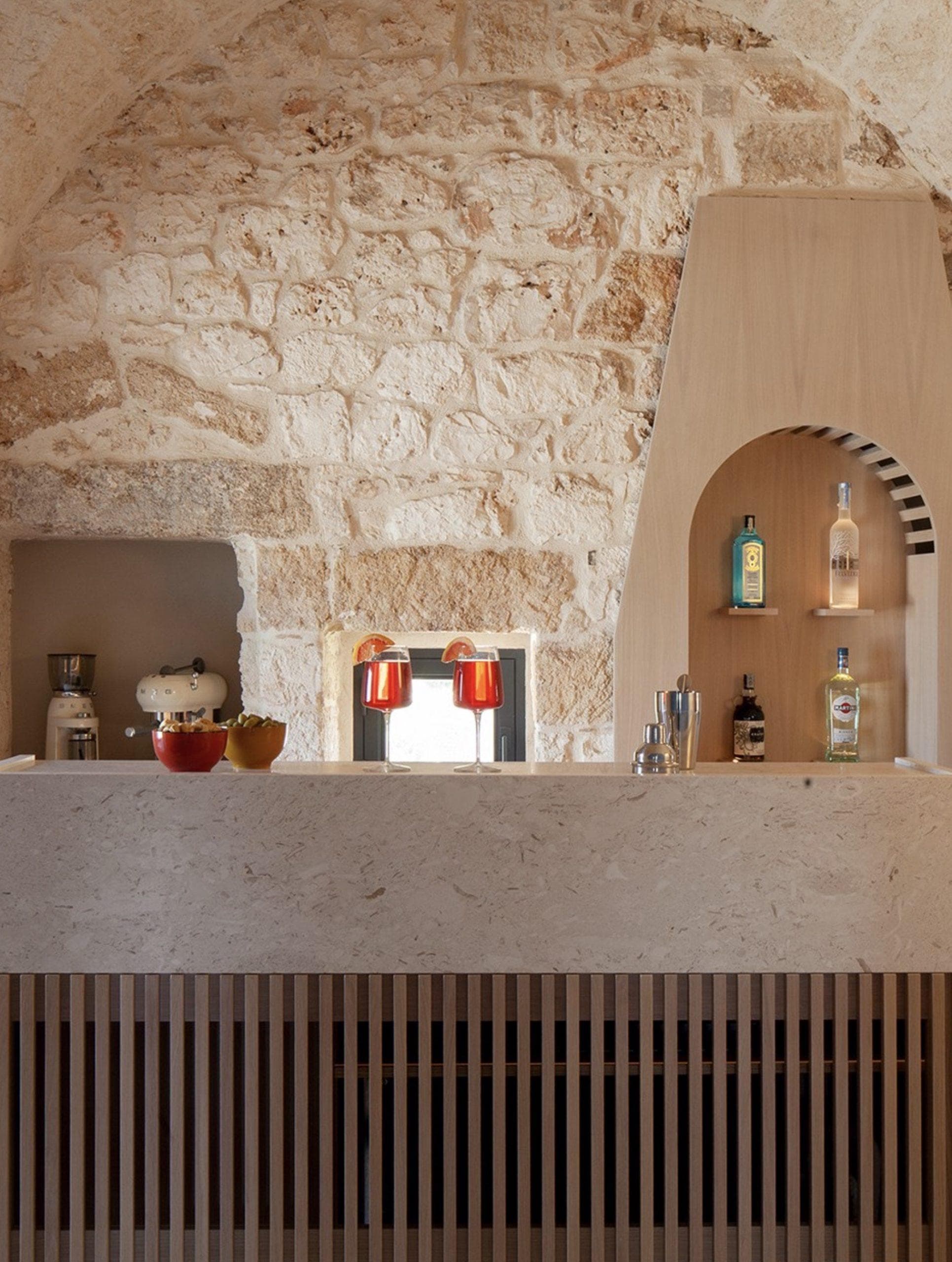 Le bar dans la pierre de Masseria Belvedere.
