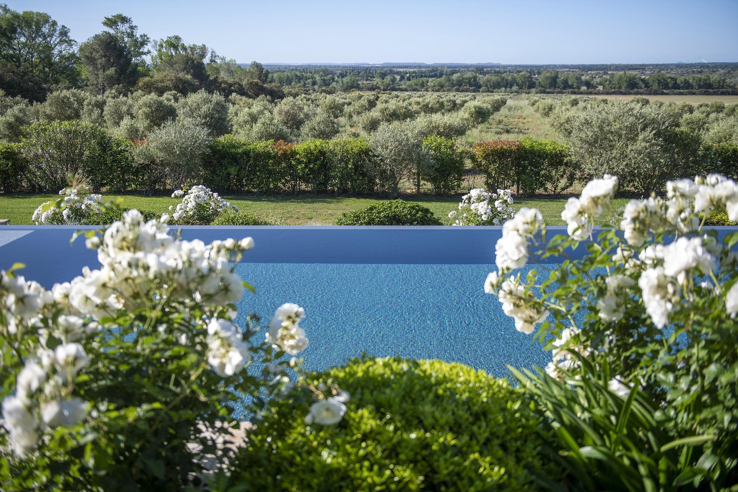 Piscine avec vue sur la campagne