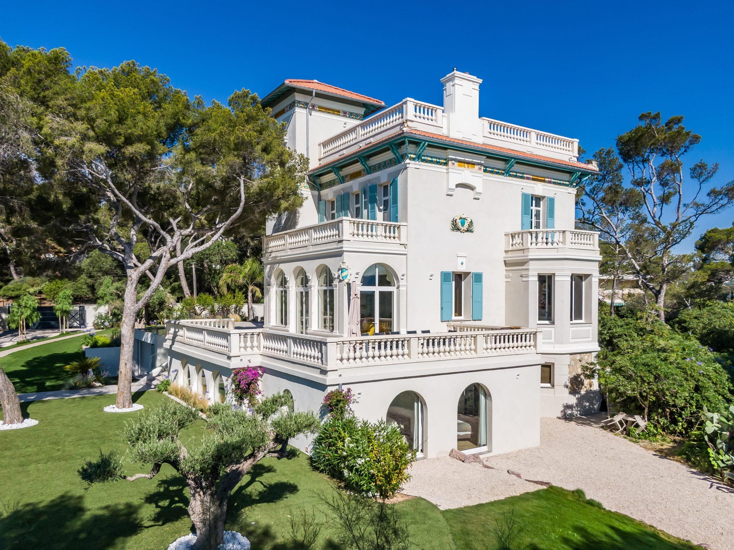 Tout près de la Méditerranée, le très beau Château de Mar Vivo.